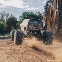 Arrma 1-10 GORGON 2WD RTA Kit Brushed Monster Truck Battery & Charger Included Clear ARA3230SKT2