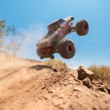 Arrma 1-10 QUAKE 223S DSC 2WD RTR Brushless Monster Truck Red ARA3537T1