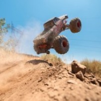 Arrma 1-10 QUAKE 223S DSC 2WD RTR Brushless Monster Truck Red ARA3537T1
