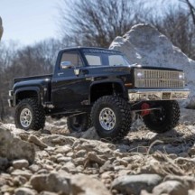 Axial Racing 1-10 SCX10 III Base Camp 1982 Chevrolet K10 4X4 RTR Brushed Rock Crawler Black AXI03030T2