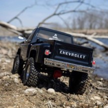 Axial Racing 1-10 SCX10 III Base Camp 1982 Chevrolet K10 4X4 RTR Brushed Rock Crawler Black AXI03030T2