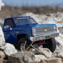 Axial Racing 1-10 SCX10 III Base Camp 1982 Chevrolet K10 4X4 RTR Brushed Rock Crawler Blue AXI03030T1