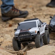 Axial Racing 1-10 SCX10 III Base Camp 4X4 Rock Crawler Brushed RTR White AXI-1375T1