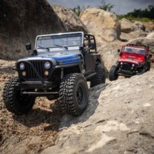 Axial Racing 1-10 SCX10 III Jeep CJ-7 4X4 RTR Brushed Rock Crawler Red AXI03008T1