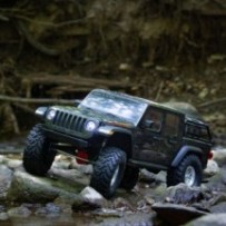 Axial Racing 1-10 SCX10 III Jeep JT Gladiator 4X4 RTR Brushed Rock Crawler Gray AXI03006BT1