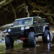Axial Racing 1-10 SCX10 III Jeep JT Gladiator 4X4 RTR Brushed Rock Crawler Gray AXI03006BT1