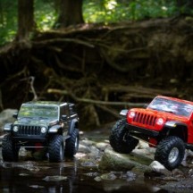 Axial Racing 1-10 SCX10 III Jeep JT Gladiator 4X4 RTR Brushed Rock Crawler Gray AXI03006BT1