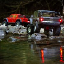 Axial Racing 1-10 SCX10 III Jeep JT Gladiator 4X4 RTR Brushed Rock Crawler Gray AXI03006BT1