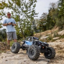 Axial Racing 1-18 UTB18 Capra 4WS 4WD Trail Buggy RTR with Battery & Charger Blue AXI-1750T1