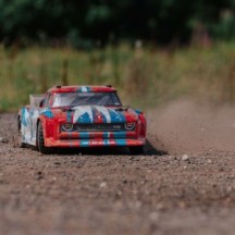 Arrma 1-8 INFRACTION 4X4 RTR Brushed All-Road Street Bash Battery & Charger Included Red-Blue ARA4215V3BIT1