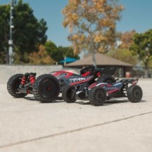Buggy TYPHON GROM 223S BLX RTR plata Arrma