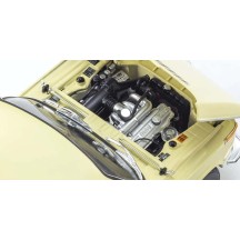 Kyosho 1:18 BMW 2002 Tii 1972 Crema KS08543ML