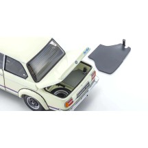 Kyosho 1:18 BMW 2002 Turbo 1974 Blanca KS08544W