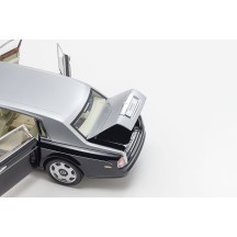 Kyosho 1:18 Rolls-Royce Phantom EWB 2012 Black Silver KS08841BKS