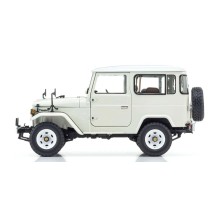 Kyosho 1:18 Toyota Land Cruiser 40 Van (BJ42V) 1980 Blanco KS08971W