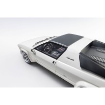Kyosho 1:18 Resin Samurai Collection Lamborghini Silhouette Blanca KSR18513W