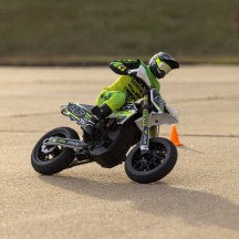 Motocicleta 1/4 Promoto-SM FXR RTR blanca Losi