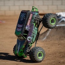 Losi 1-8 LMT 2.0 Grave Digger 4X4 Solid Axle Brushless Monster Truck RTR Green - LOS04028T1