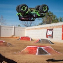 Losi 1-8 LMT 2.0 Grave Digger 4X4 Solid Axle Brushless Monster Truck RTR Green - LOS04028T1
