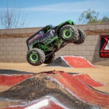 Losi 1-8 LMT 2.0 Grave Digger 4X4 Solid Axle Brushless Monster Truck RTR Green - LOS04028T1