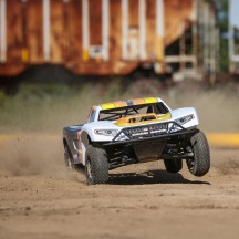 Camión 5IVE-T 2.0 V2 4x4 gasolina naranja Losi LOS05014V2T2