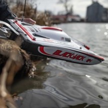 Pro Boat Blackjack 24" V2 Catamaran Brushless: RTR Vegas Offshore PRB08049T2