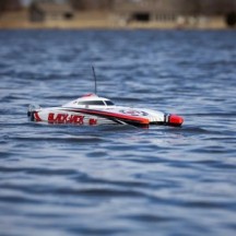 Pro Boat Blackjack 24" V2 Catamaran Brushless: RTR Vegas Offshore PRB08049T2