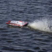 Pro Boat Blackjack 24" V2 Catamaran Brushless: RTR Vegas Offshore PRB08049T2